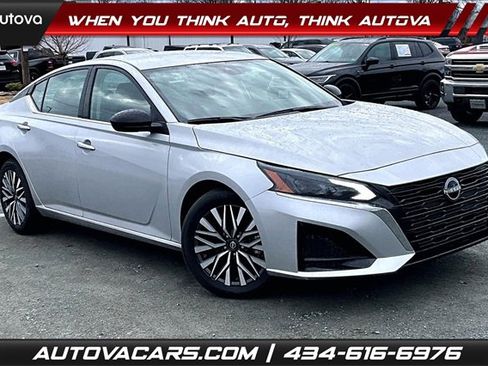 Used 2025 Nissan Altima 2.5 SV image 1