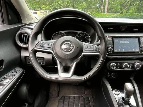 Used 2022 Nissan Kicks S FWD image 8