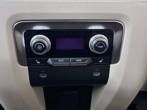 Used 2024 GMC Yukon XL Denali AWD/4WD image 35