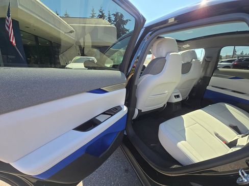 Used 2025 Cadillac Optiq Sport 1 w/ LPO, ONYX Package AWD/4WD image 15