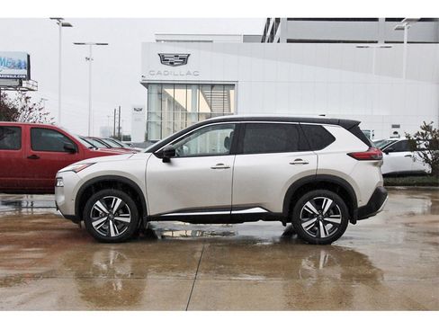 Used 2023 Nissan Rogue Platinum w/ Platinum Premium Package image 3