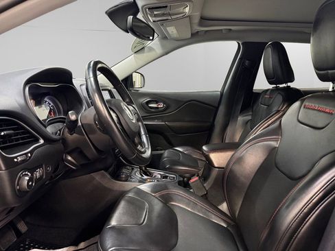 Used 2019 Jeep Cherokee Trailhawk w/ Comfort & Convenience Group image 23