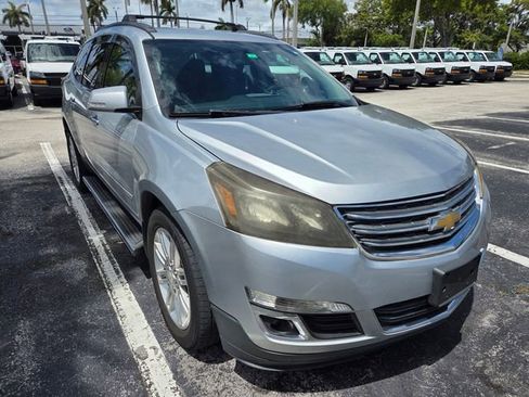 Used 2015 Chevrolet Traverse LT w/ Style and Technology Package image 2
