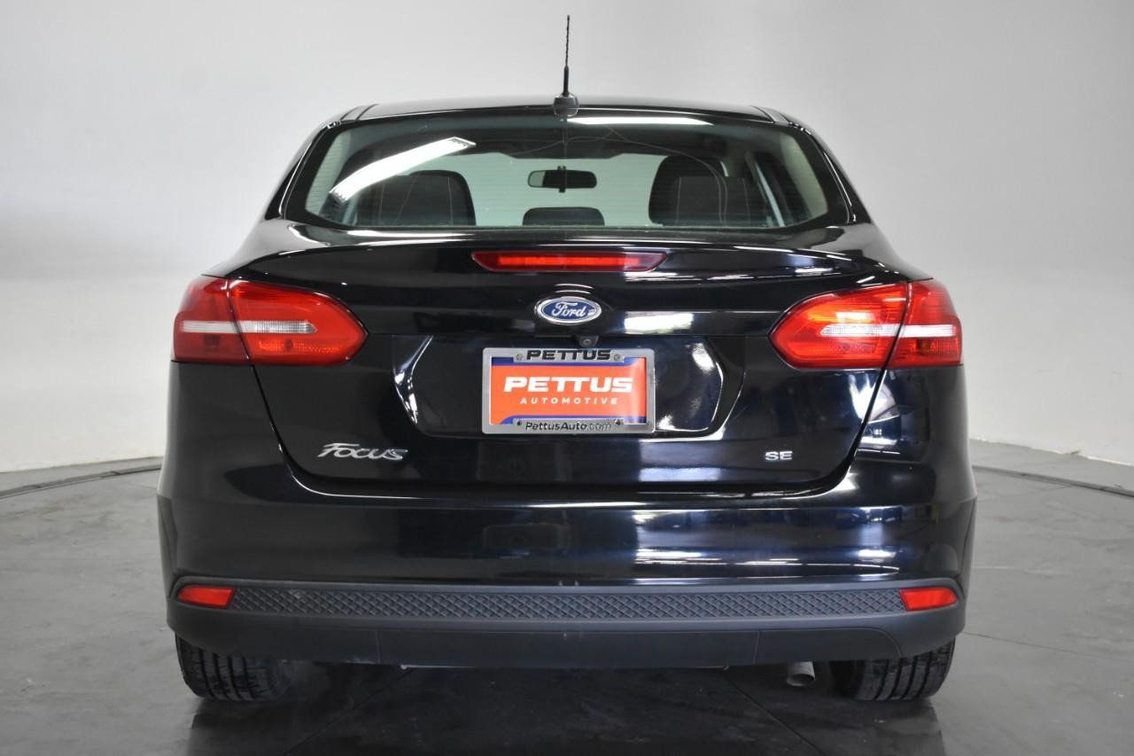 Used 2017 Ford Focus SE FWD image 6