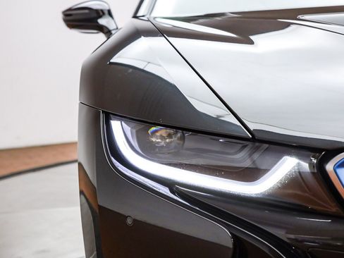 Used 2017 BMW i8 image 8
