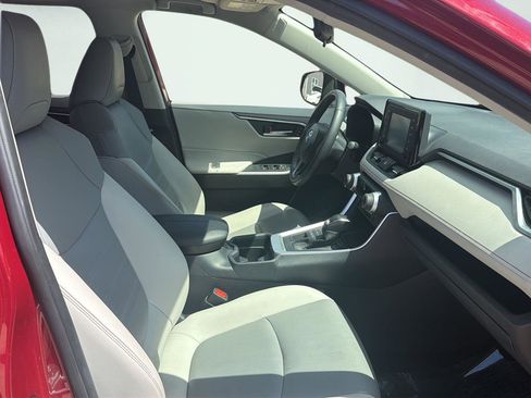 Used 2019 Toyota RAV4 XLE Premium w/ Cold Weather Package AWD/4WD image 16
