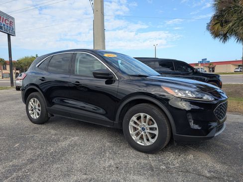 Used 2022 Ford Escape SE w/ Convenience Package AWD/4WD image 2