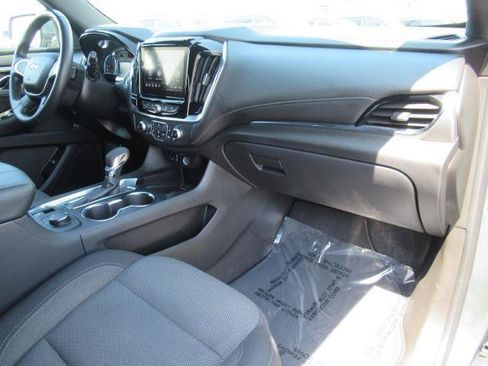 Used 2022 Chevrolet Traverse LT FWD image 11