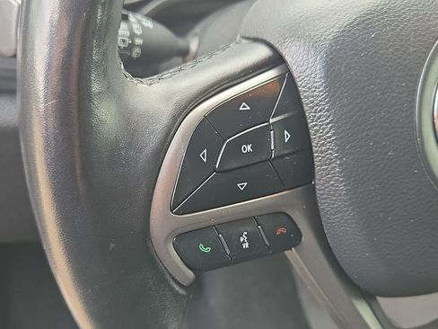 Used 2020 Jeep Grand Cherokee Laredo RWD image 17