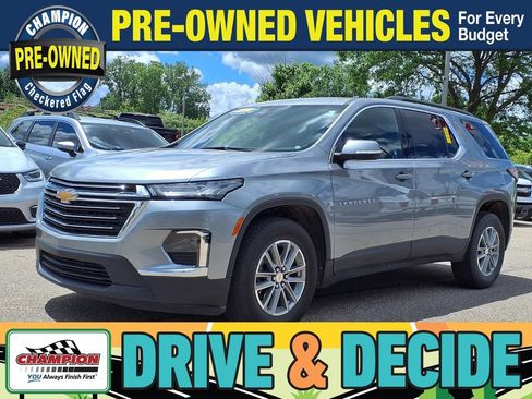 Used 2023 Chevrolet Traverse LT AWD/4WD image 1