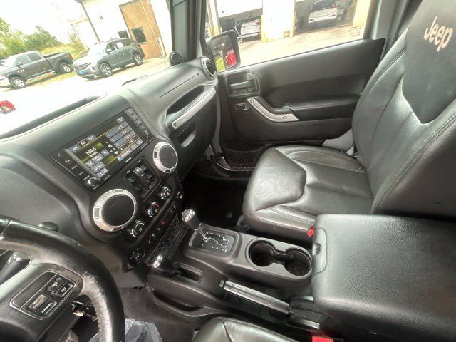 Used 2014 Jeep Wrangler Unlimited Rubicon w/ Connectivity Group AWD/4WD image 22