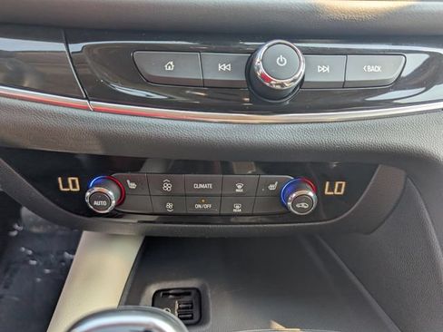 Used 2020 Buick Enclave Essence FWD image 19