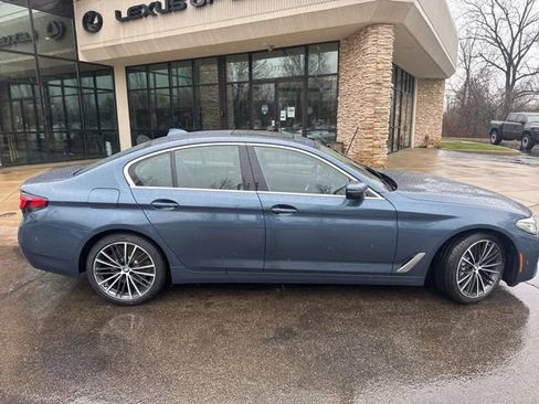 Used 2023 BMW 540i w/ Premium Package image 2