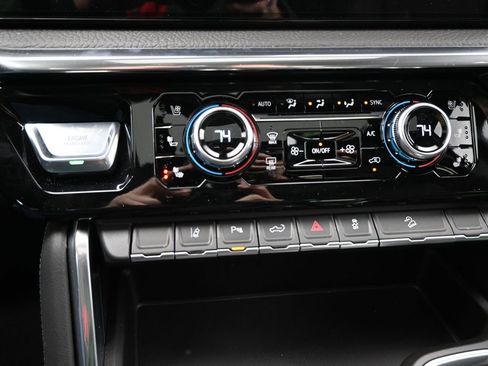 New 2026 GMC Sierra 2500 Denali w/ Denali Reserve Package image 17