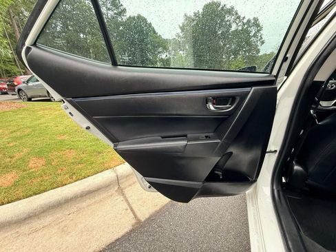 Used 2017 Toyota Corolla SE w/ SE Premium Package FWD image 26