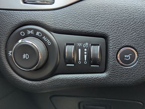 Used 2021 Jeep Cherokee Limited AWD/4WD image 21