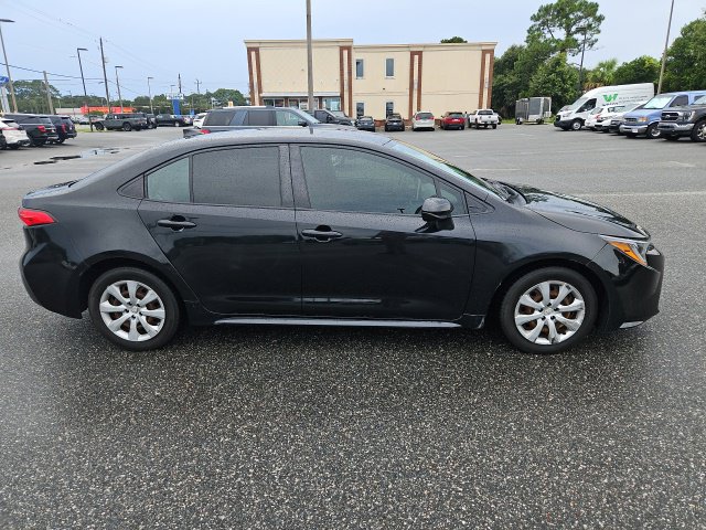Used 2020 Toyota Corolla LE FWD image 5