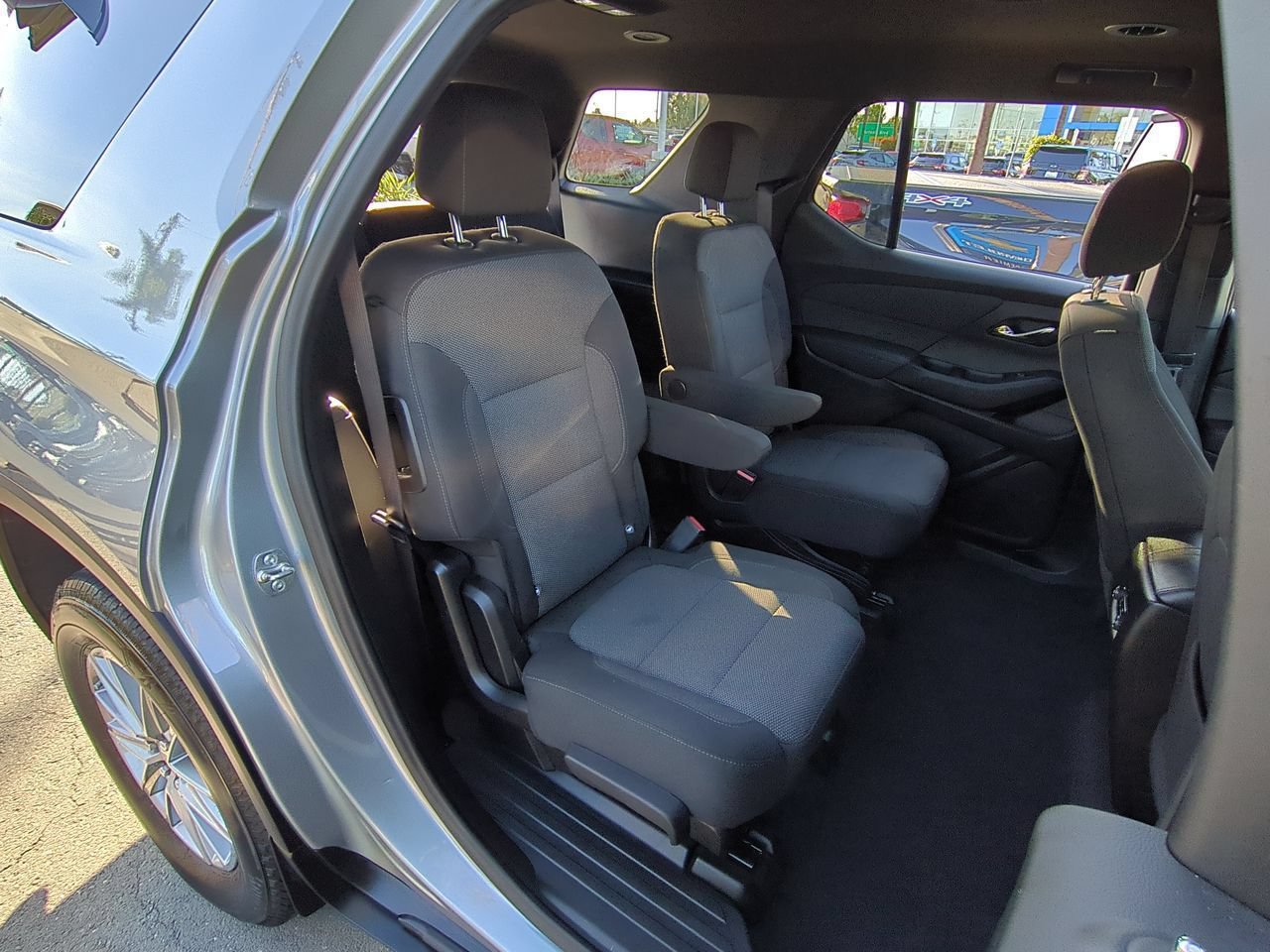 Used 2023 Chevrolet Traverse LT FWD image 25