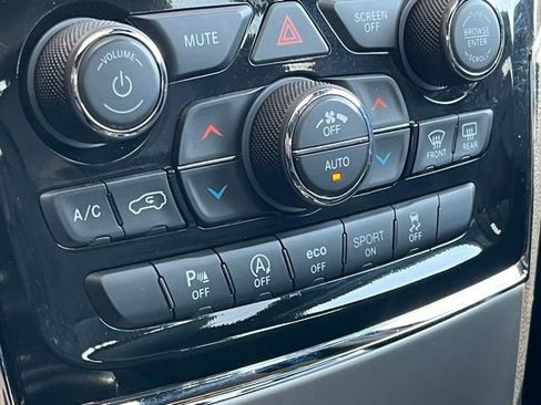 Used 2022 Jeep Grand Cherokee Limited image 17