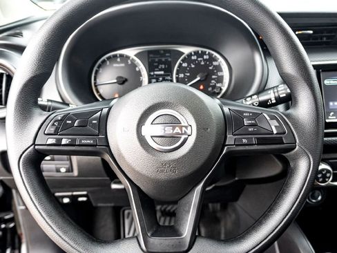 Used 2025 Nissan Kicks Play S image 17