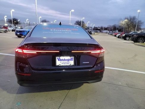 Used 2025 Honda Accord Sport image 6