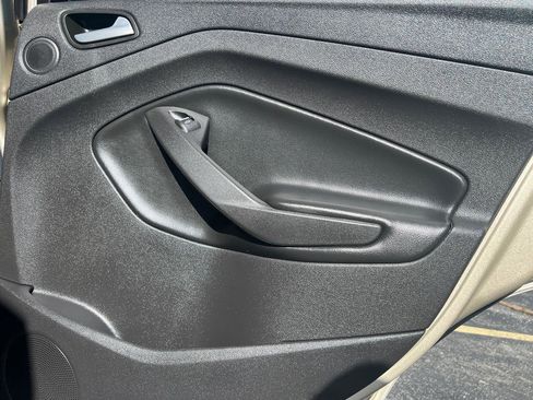 Used 2017 Ford Escape SE w/ Equipment Group 201A FWD image 26