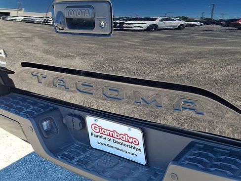 Used 2020 Toyota Tacoma Limited AWD/4WD image 31