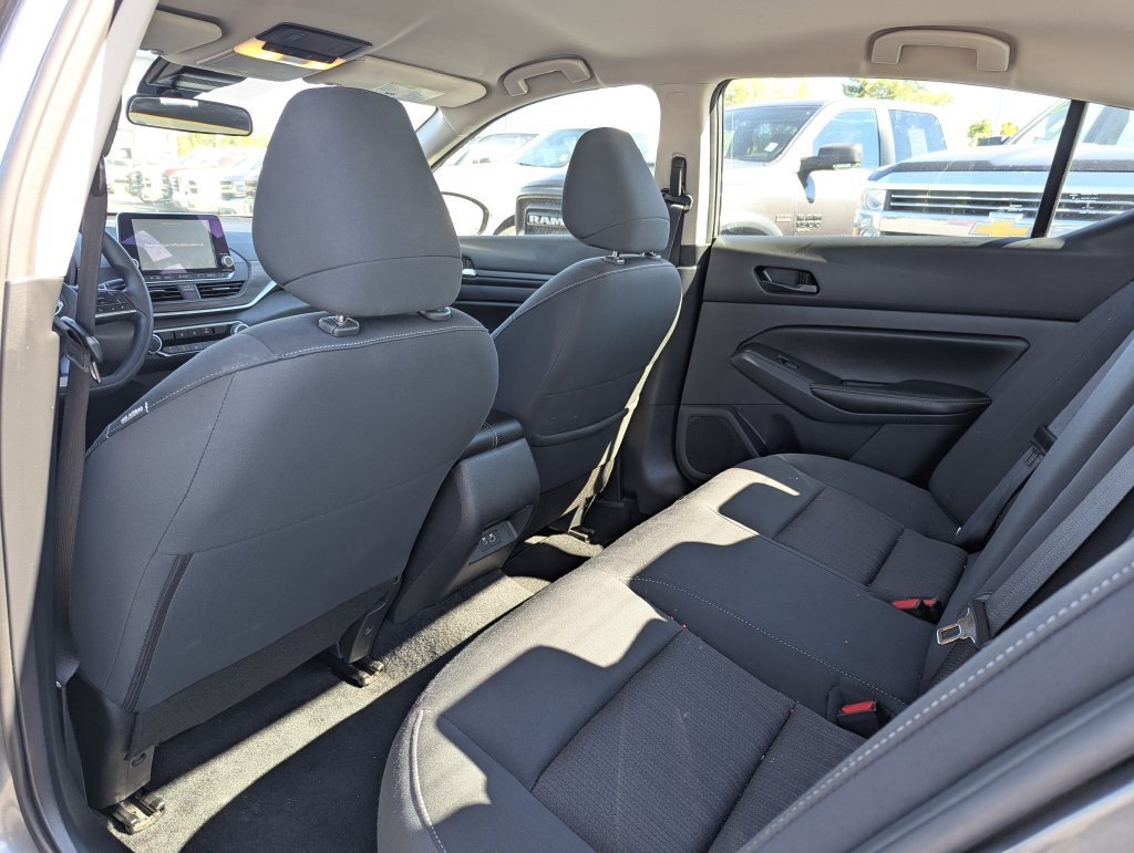 Used 2025 Nissan Altima 2.5 SV FWD image 29