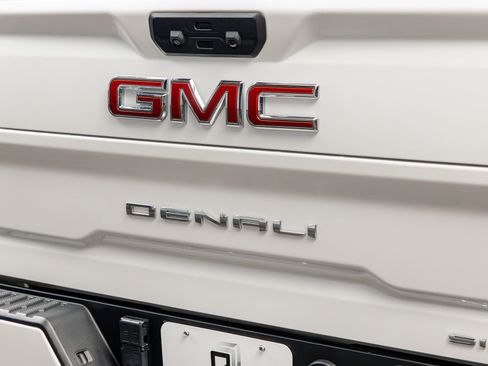 Used 2024 GMC Sierra 2500 Denali w/ Denali Reserve Package AWD/4WD image 18