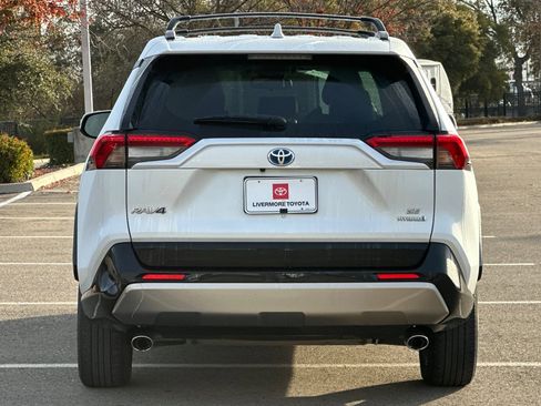 Used 2024 Toyota RAV4 SE image 5
