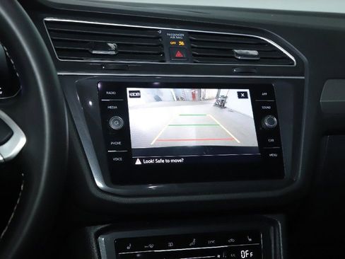 Used 2024 Volkswagen Tiguan SE image 30