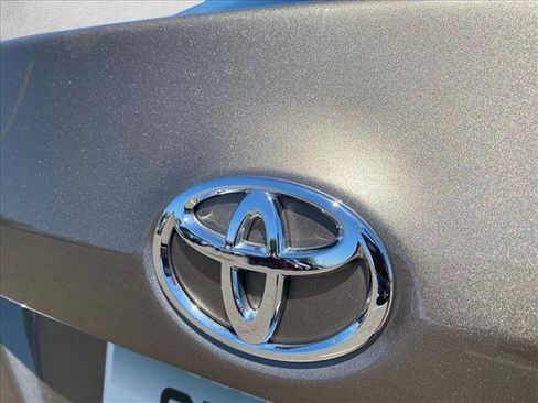 Used 2017 Toyota Corolla LE w/ Carpet Mat Package (TMS) FWD image 13