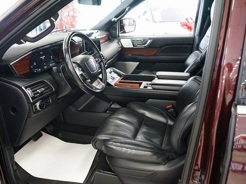 Used 2019 Lincoln Navigator Reserve image 31
