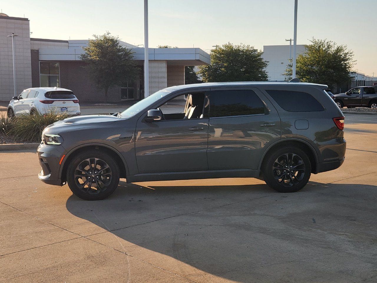Used 2021 Dodge Durango R/T w/ Blacktop Package AWD/4WD image 4