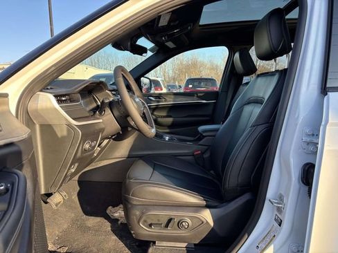 New 2025 Jeep Grand Cherokee Limited image 4