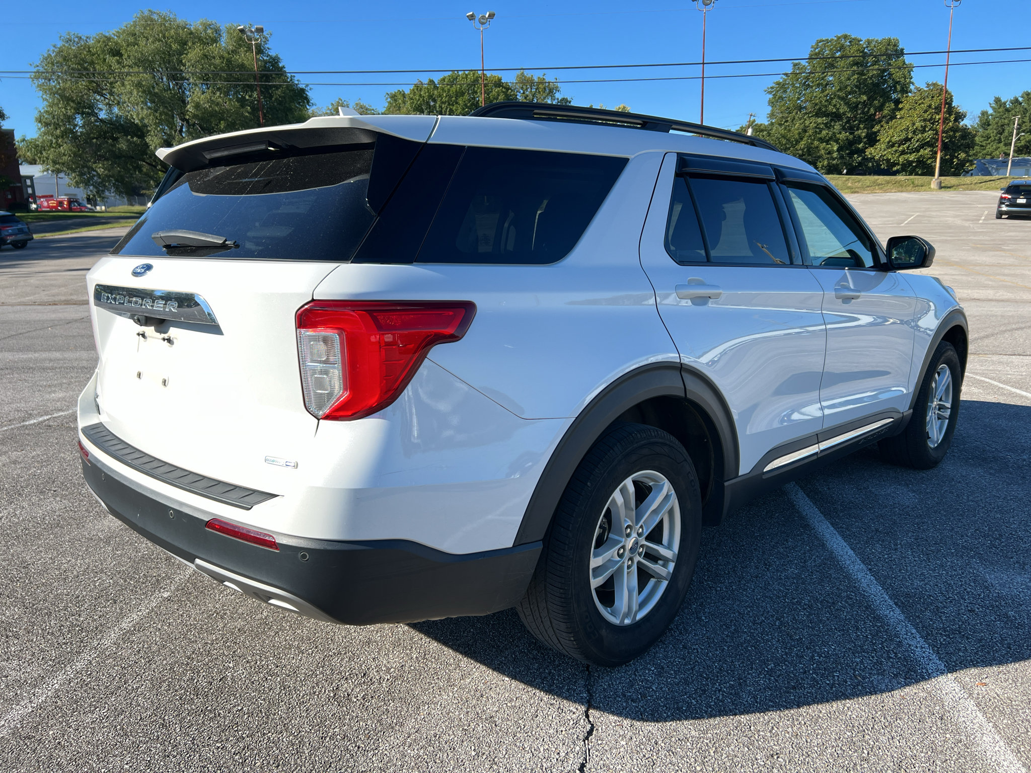 Used 2020 Ford Explorer XLT w/ Equipment Group 202A AWD/4WD image 3