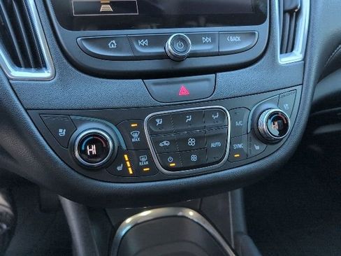 Used 2022 Chevrolet Malibu Premier image 23