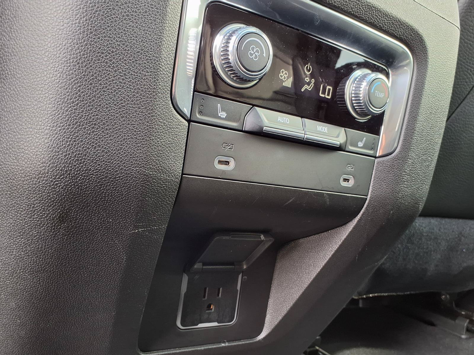 Used 2021 GMC Yukon Denali w/ Denali Premium Package AWD/4WD image 34