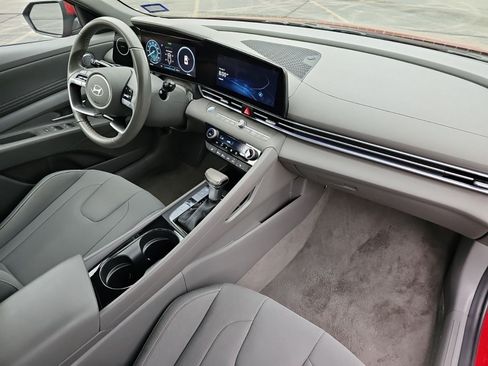 Used 2025 Hyundai Elantra SEL FWD image 14