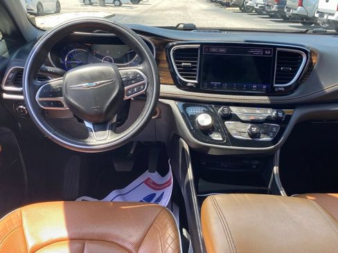 Used 2021 Chrysler Pacifica Pinnacle FWD image 9