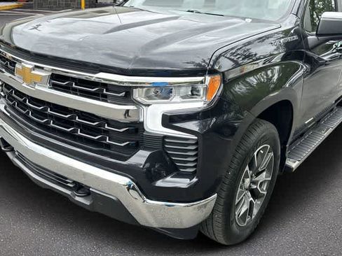 Used 2023 Chevrolet Silverado 1500 LT AWD/4WD image 30