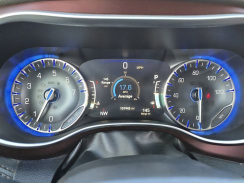 Used 2020 Chrysler Pacifica Limited image 10