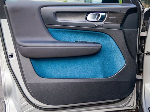 Used 2023 Volvo XC40 Recharge Ultimate image 23