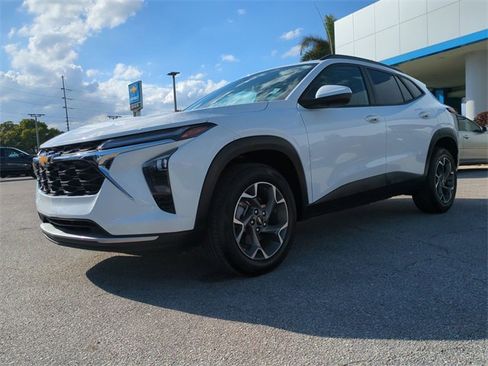 Certified 2024 Chevrolet Trax LT w/ Sunroof Package image 9