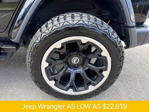 Used 2019 Jeep Wrangler Unlimited Sahara AWD/4WD image 28