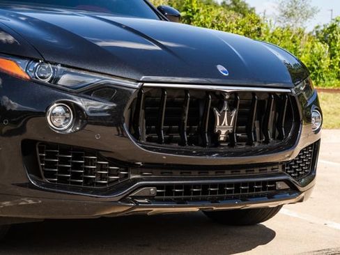 Used 2017 Maserati Levante S AWD/4WD image 22