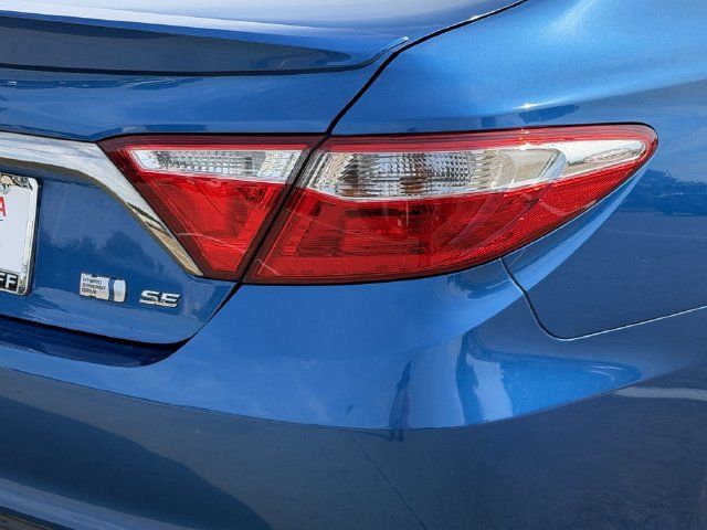 Used 2017 Toyota Camry SE w/ Moonroof Package FWD image 7