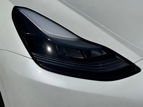 Used 2025 Tesla Model Y Long Range RWD image 11