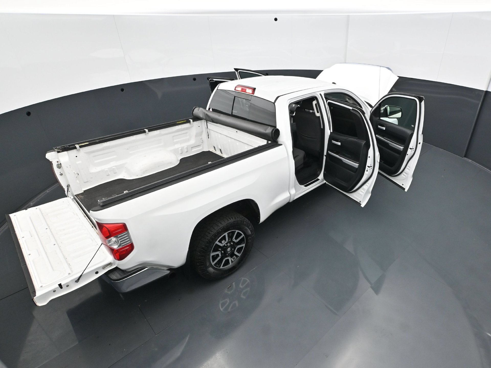 Used 2017 Toyota Tundra SR5 w/ TRD Off Road Package AWD/4WD image 36