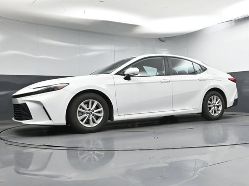 Used 2025 Toyota Camry LE FWD image 20